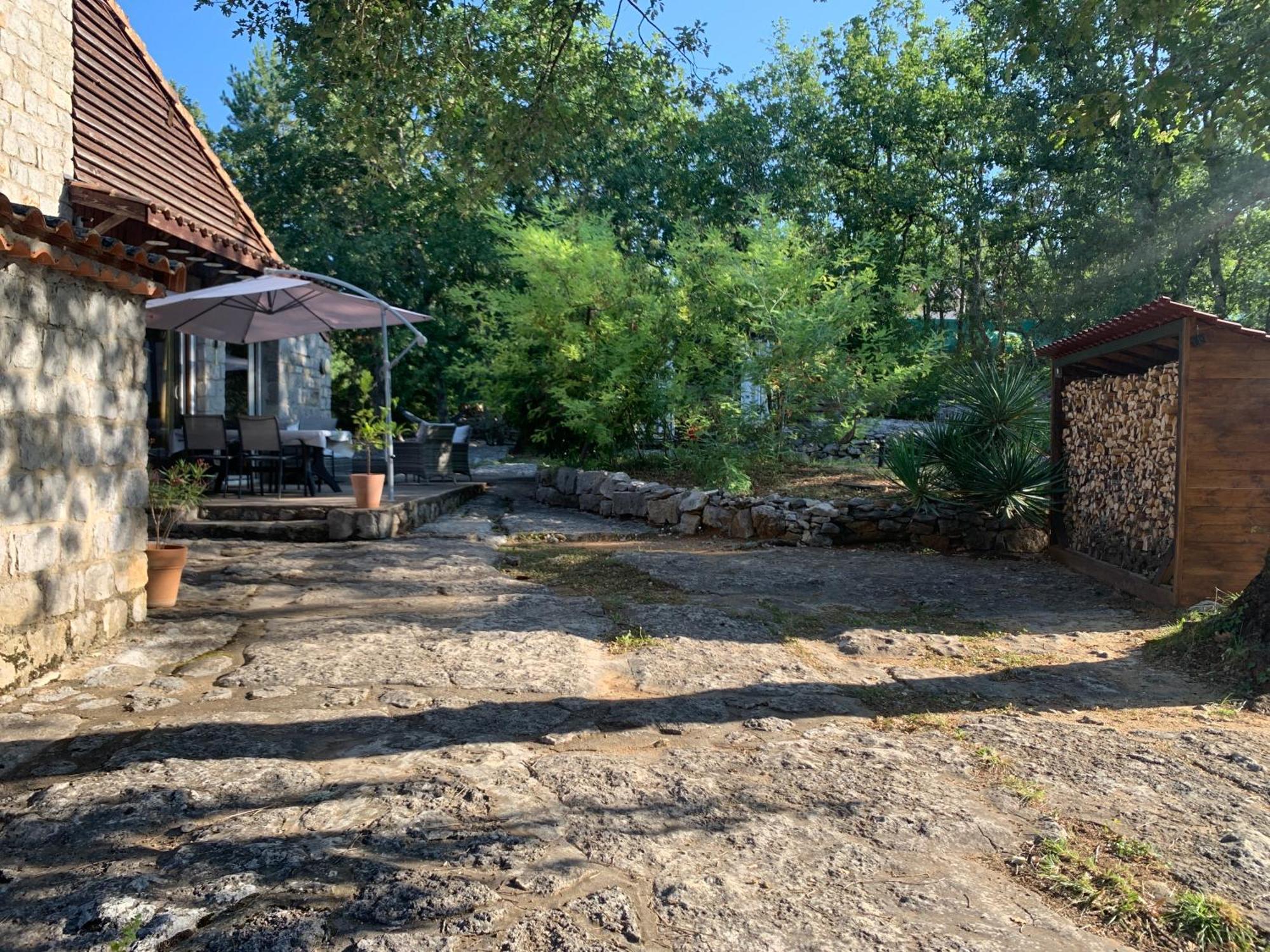 Gite Avec Piscine Privee Au Coeur D'Une Foret De Chenes Proche De Vallon Pont D'Arc Saint Alban Auriolles Exterior foto